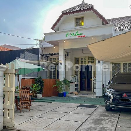D Palma Near Lokananta Manahan Mitra Reddoorz Surakarta  Luaran gambar